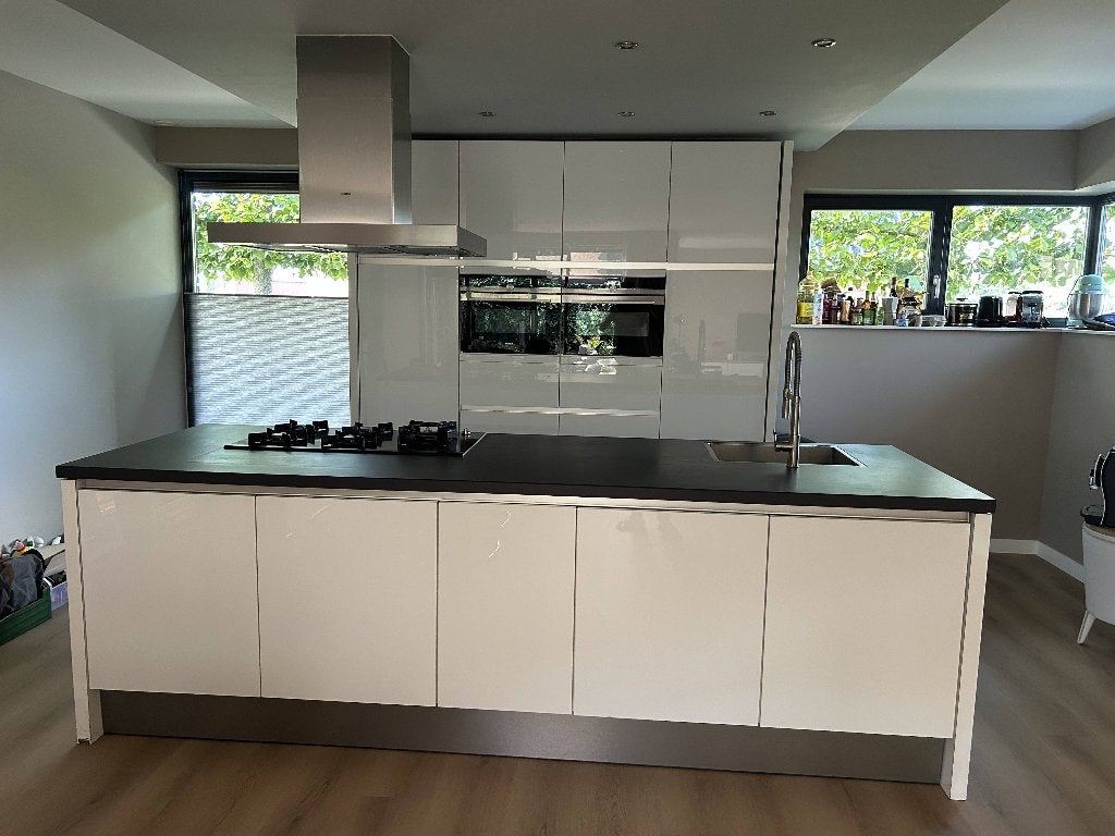 Keuken met kookeiland VERKOCHT, Huis en Inrichting, Ophalen, Gebruikt, Greeploos, Wit