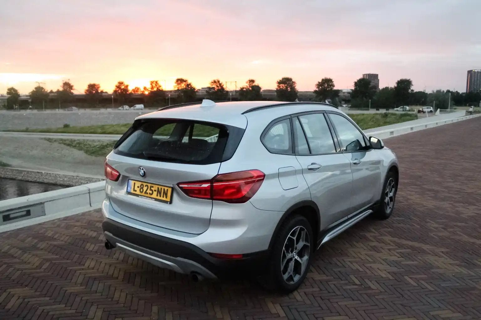 BMW X1 xDrive20i X-Line | Glacier Silber | Nieuwe APK!, Auto's, Particulier, Te koop