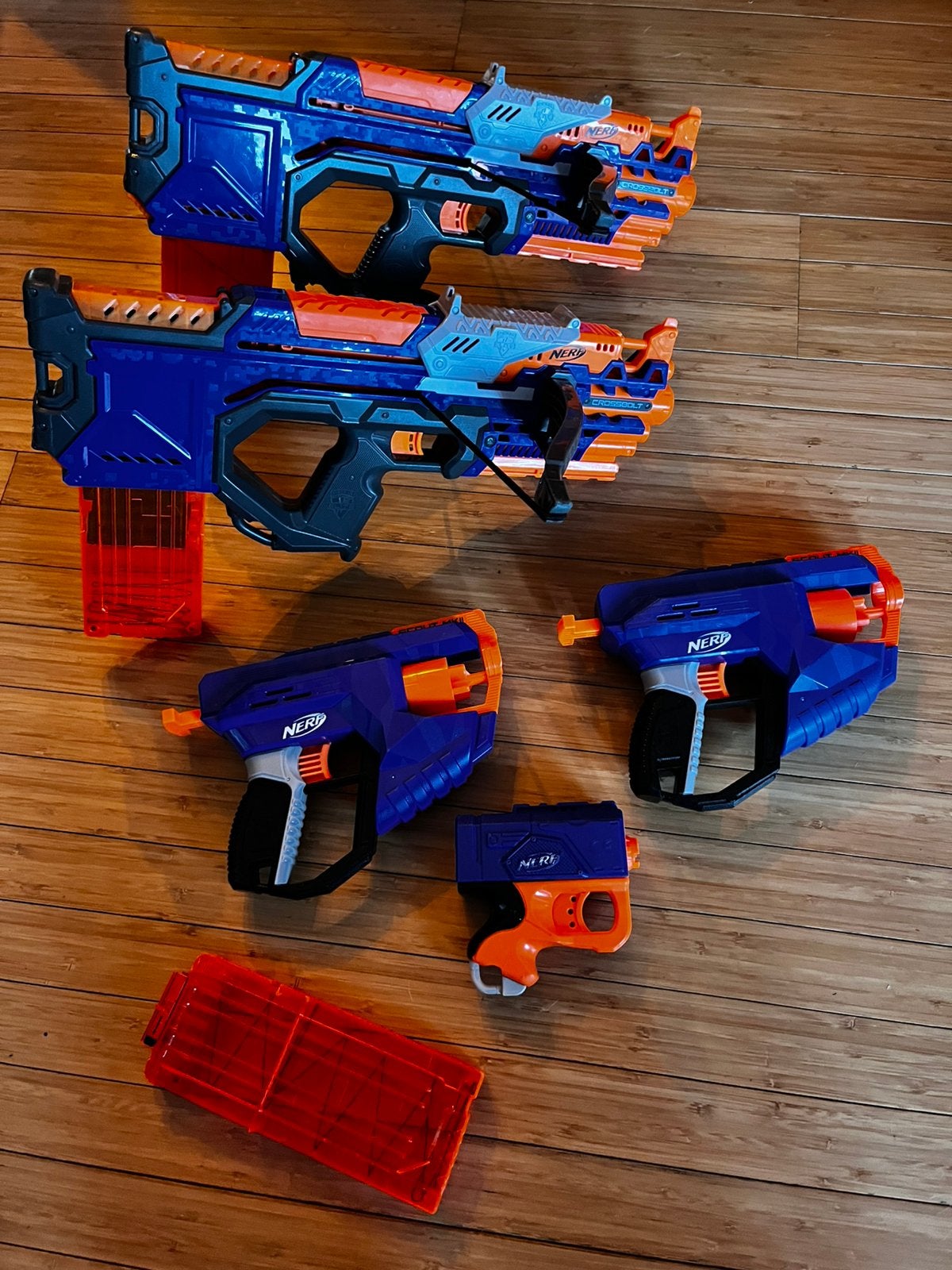Nerf 2x Kruisbogen 3x pistolen en 870 kogels, Ophalen of Verzenden, Zo goed als nieuw