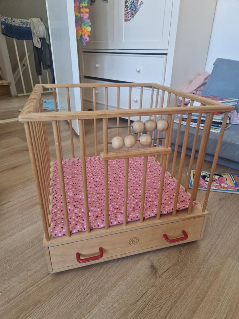 Handgemaakte poppenbox met lade en boxkleed, Ophalen, Zo goed als nieuw, Boxkleed
