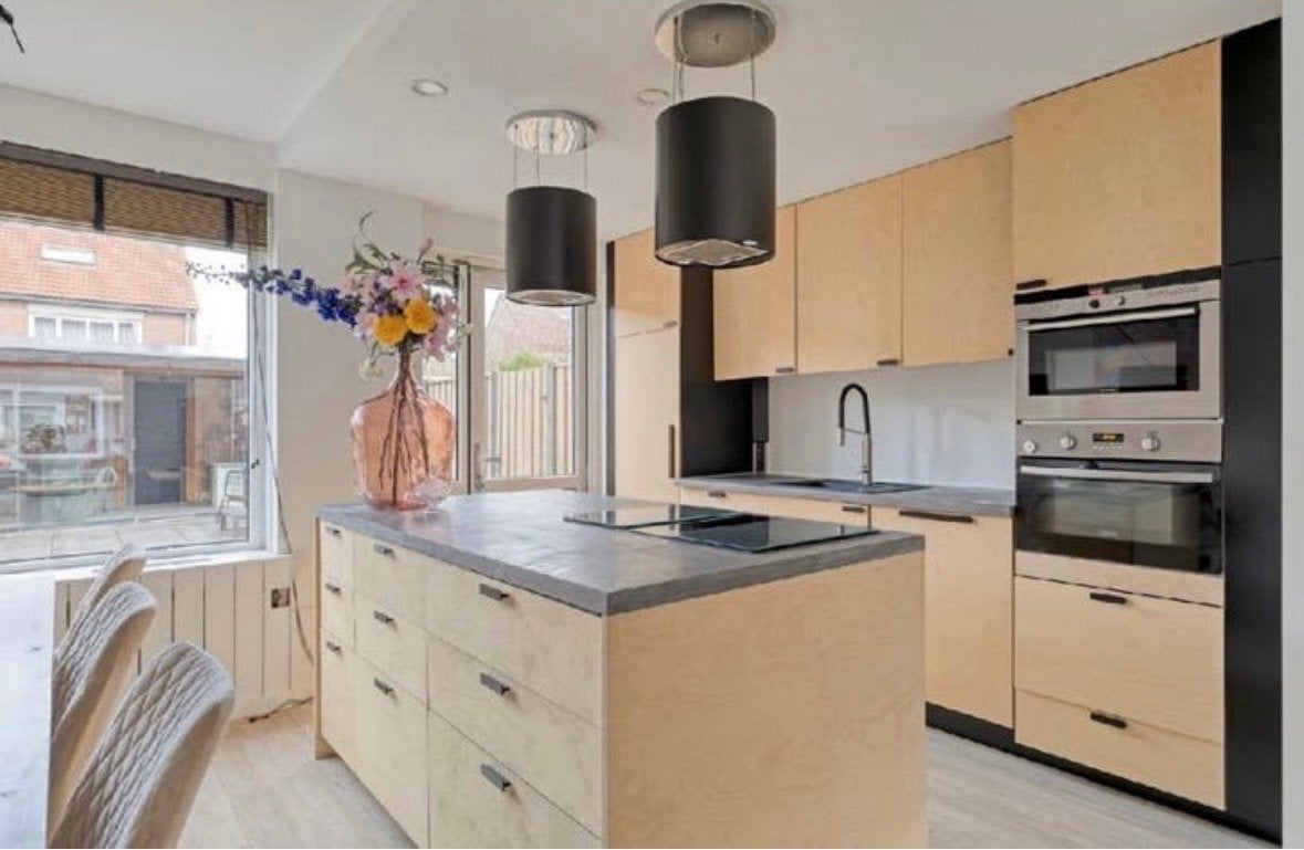 Moderne keuken met kookeiland en inbouwapparatuur, Huis en Inrichting, Keuken | Complete keukens, Ophalen, Gebruikt, Overige kleuren