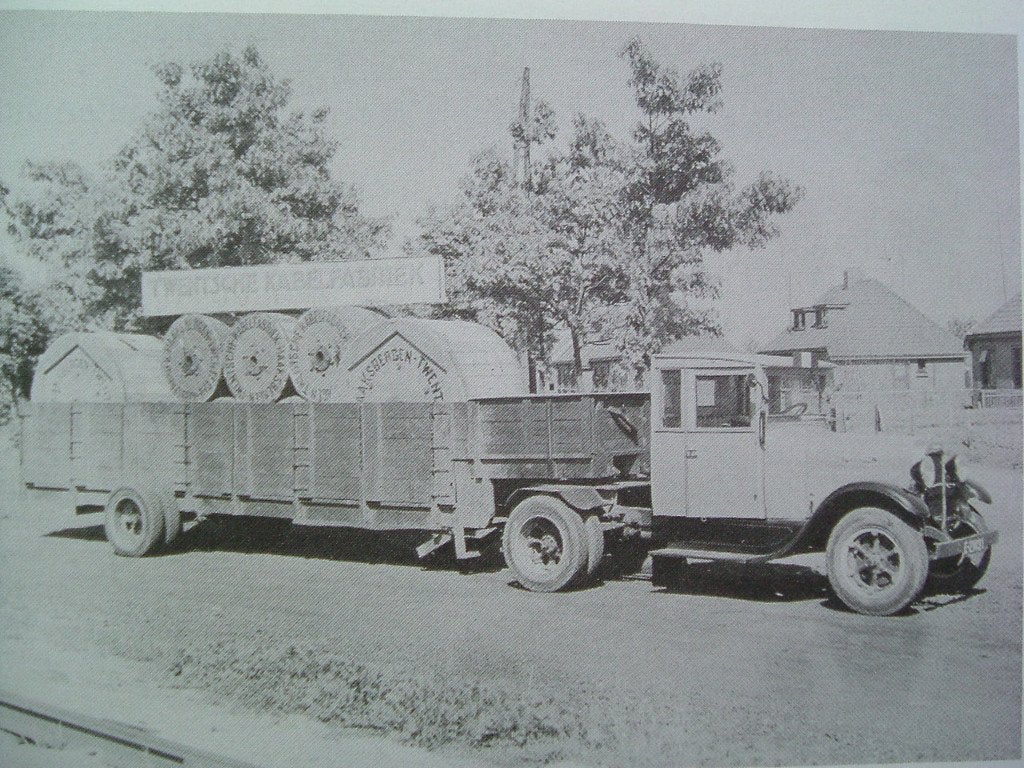 60 jaar Twentsche Kabelfabriek in woord en beeld., Boeken, Ophalen of Verzenden, Zo goed als nieuw, Elektrotechniek, H. Schulten
