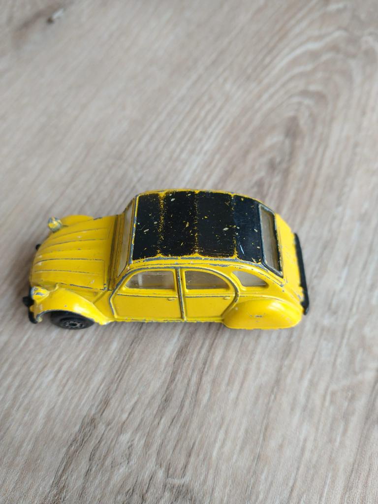 Vintage Maisto Citroen 2CV - Gele Oldtimer Speelgoedauto, Hobby en Vrije tijd, Modelauto's | 1:24, Ophalen of Verzenden, Gebruikt