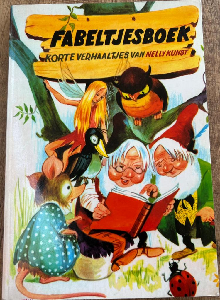 Fabeltjesboek - Korte Verhaaltjes van Nelly Kunst (1969), Ophalen of Verzenden, Gelezen