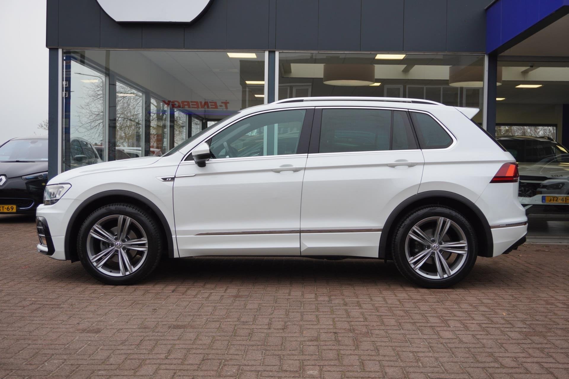 Volkswagen Tiguan 1.4 TSI ACT Highline Business R-Line Autom, Auto's, Volkswagen, Euro 6, 4 cilinders, 150 pk, Leder en Stof