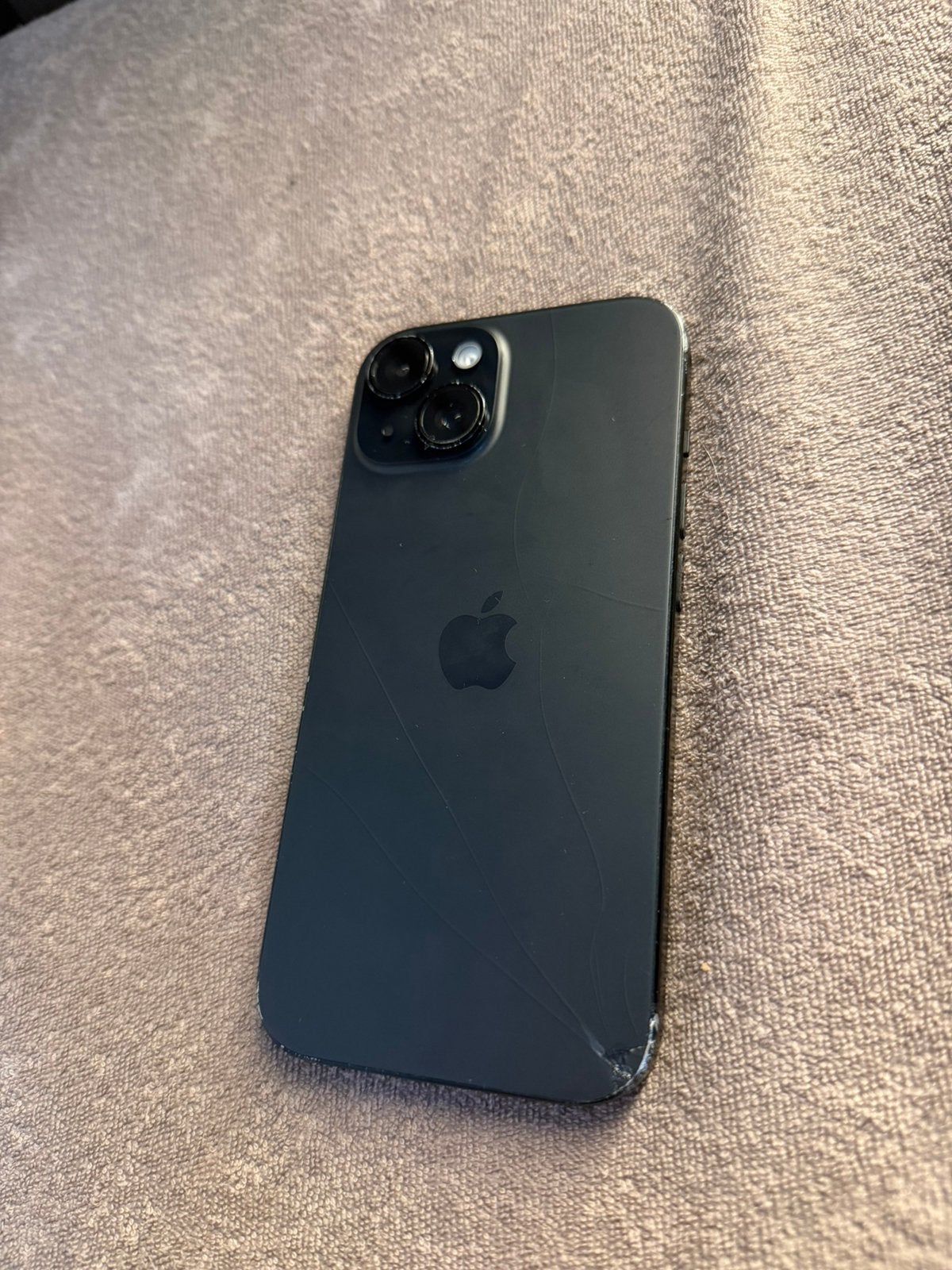 Foto 3 van Iphone 15 265 gb