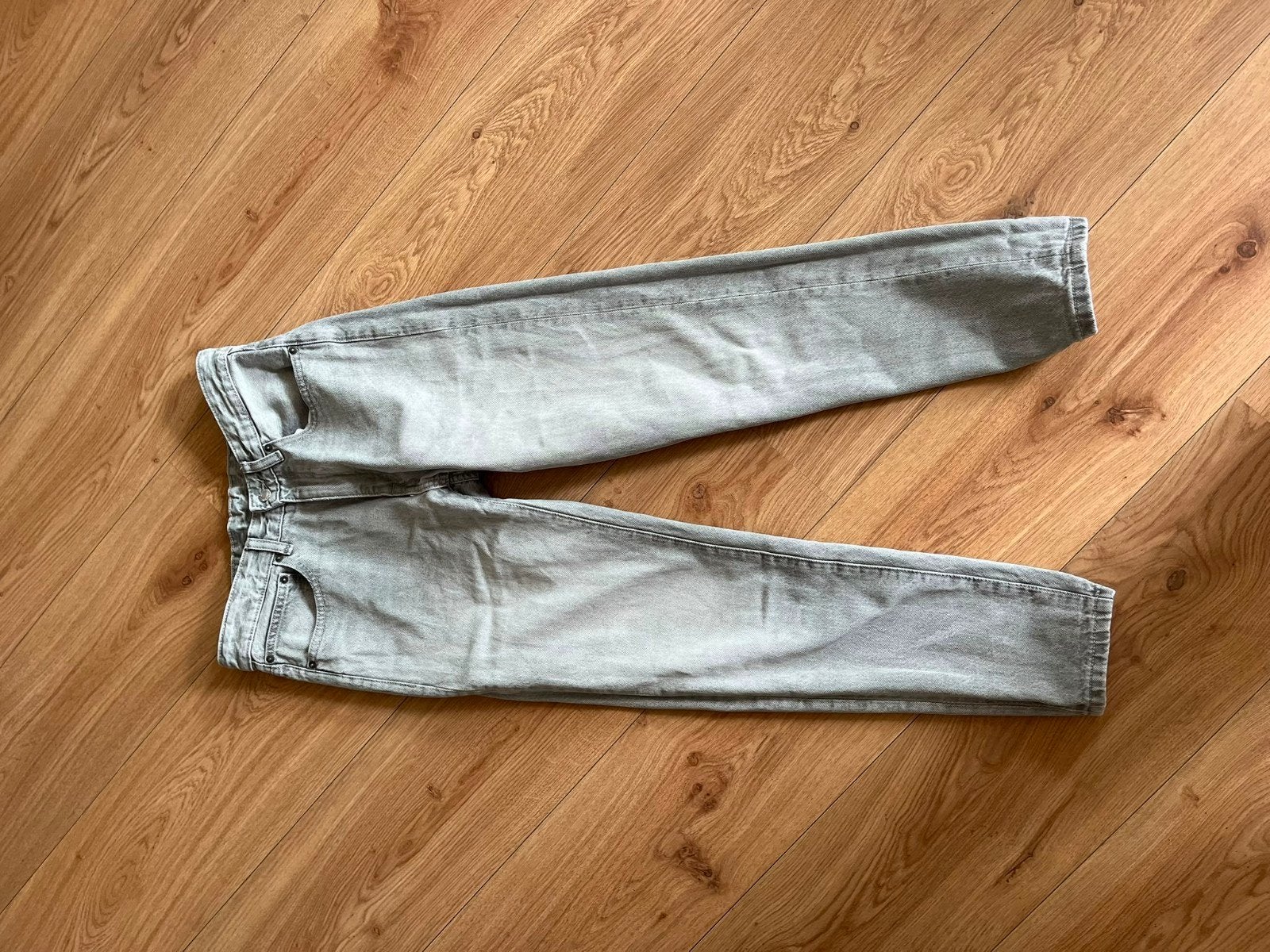 pull and bear jeans, Ophalen of Verzenden, Zo goed als nieuw, Grijs, Overige jeansmaten