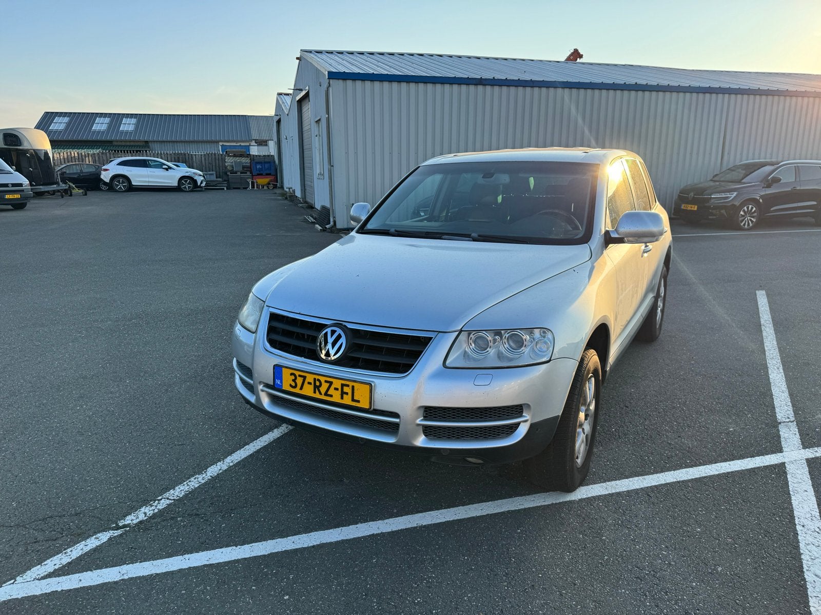 Volkswagen Touareg 3.2 V6 177KW 4MOTION AUT 2004 Grijs, Auto's, Volkswagen, Automaat, USB, Zwart, 3189 cc