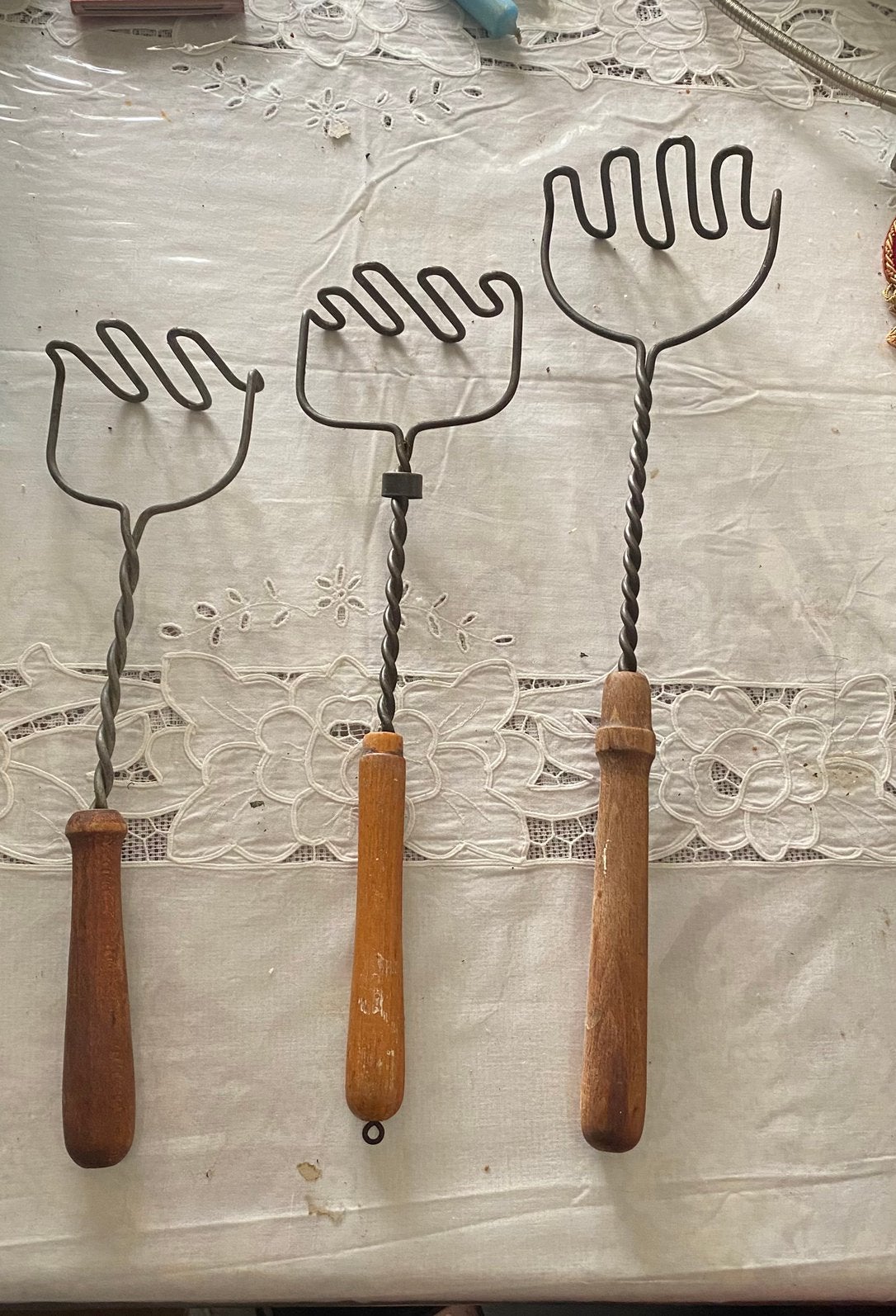 Drie nostalgische antieke aardappelstampers 1930, Ophalen of Verzenden