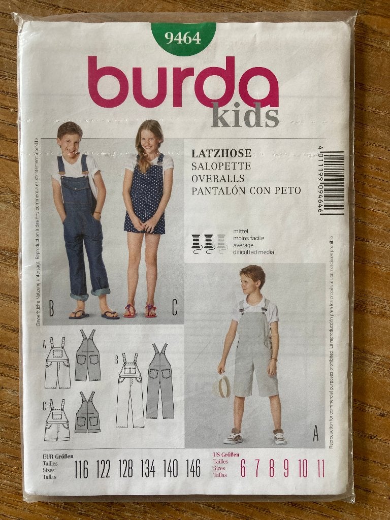 Burda kids naaipatroon 9464 salopette tuinbroek (mt 116-146), Hobby en Vrije tijd, Kledingpatronen, Broek, Kind, Nieuw, Burda
