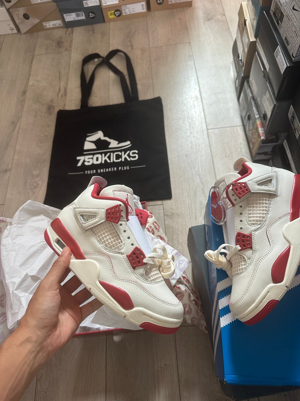 Jordan 4 Retro Valentine's Day Sierra Red Maat EU40, Kleding | Dames, Schoenen, Nieuw, Ophalen of Verzenden, Sneakers of Gympen