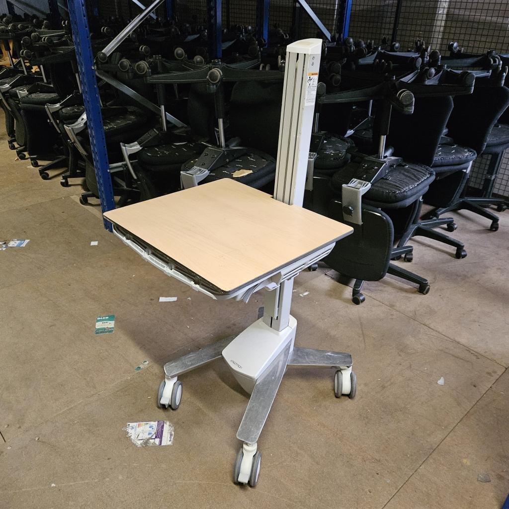 Alphatron mobiele laptoptafel - ihv 81-131 cm, Niet ingevuld, Gebruikt, Niet ingevuld, Niet ingevuld