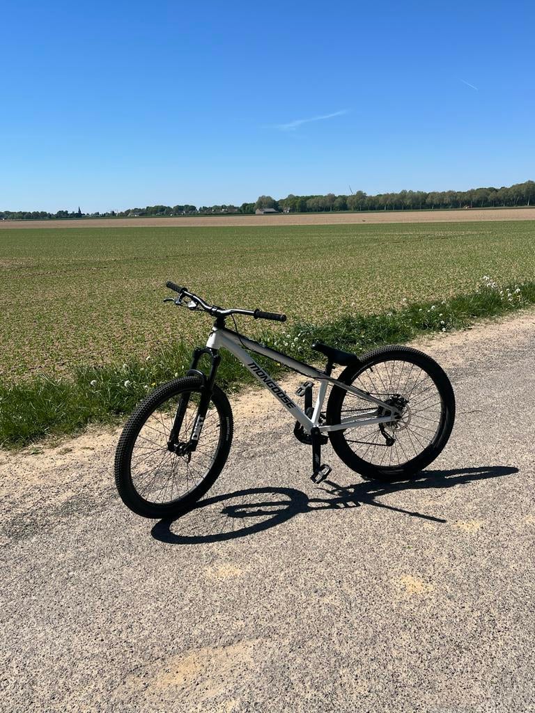 Mongoose Dirt Jump Fiets - Wit/Zwart, Ophalen, Zo goed als nieuw, Overige merken