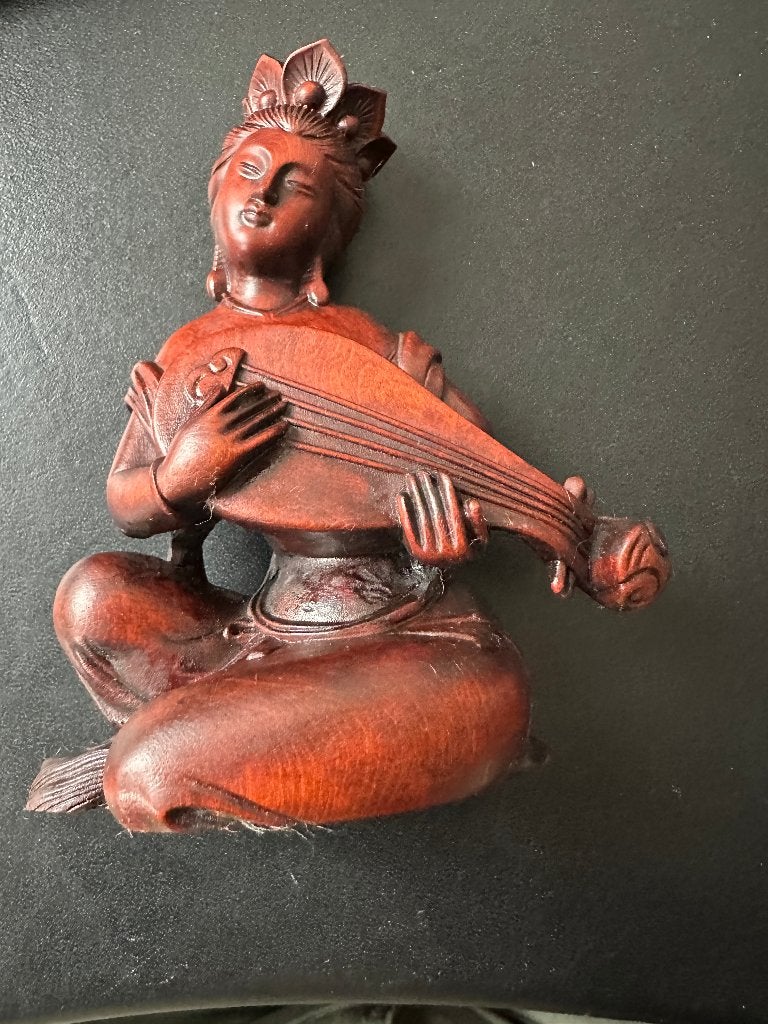 Houten beeldje van een Biwa (Japanse Luit ) spelende vrouw, Hout, Bruin, 13 cm, Ophalen of Verzenden