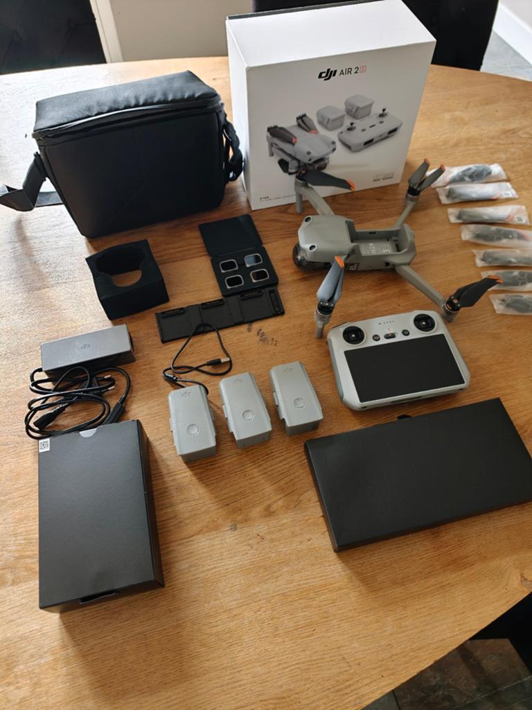 DJI Air 2S Fly More combo met Smart Controller 5.4K 20MP, 5 tot 10 kilometer, Zo goed als nieuw, DJI, Professionele drone