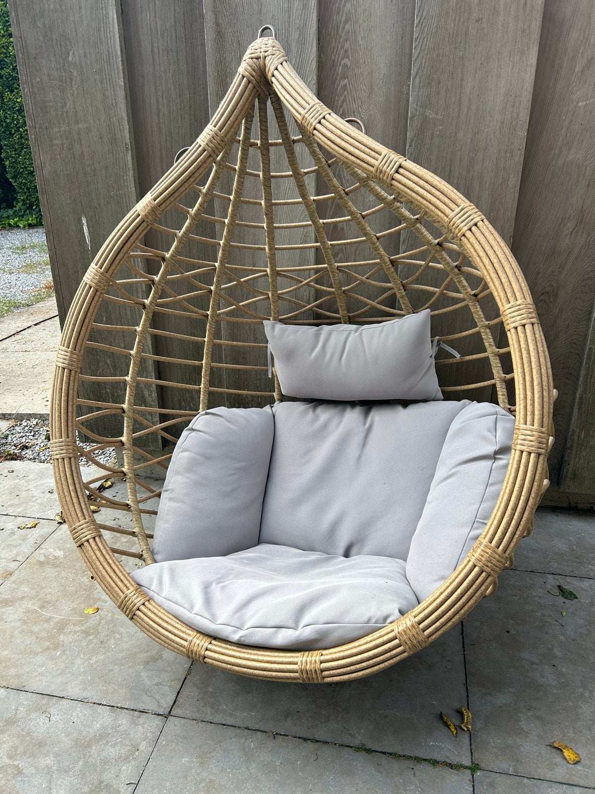 Hangstoel van rotan met kussen - Zo goed als nieuw, Huis en Inrichting, Stoelen, Riet of Rotan, Ophalen of Verzenden, Zo goed als nieuw