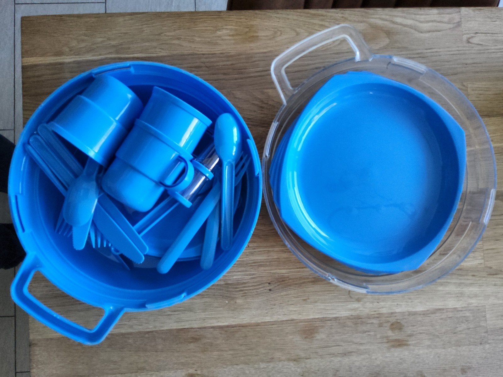 Complete picknickset voor 4 personen - Blauw, Caravans en Kamperen, Kampeeraccessoires, Ophalen of Verzenden, Nieuw