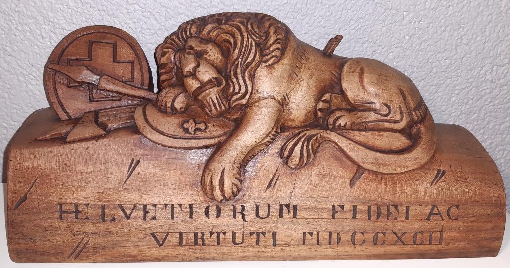 Antiek Zwitsers Zwarte Woud Gesneden hout De Leeuw, Antiek en Kunst, Kunst | Beelden en Houtsnijwerken, Ophalen