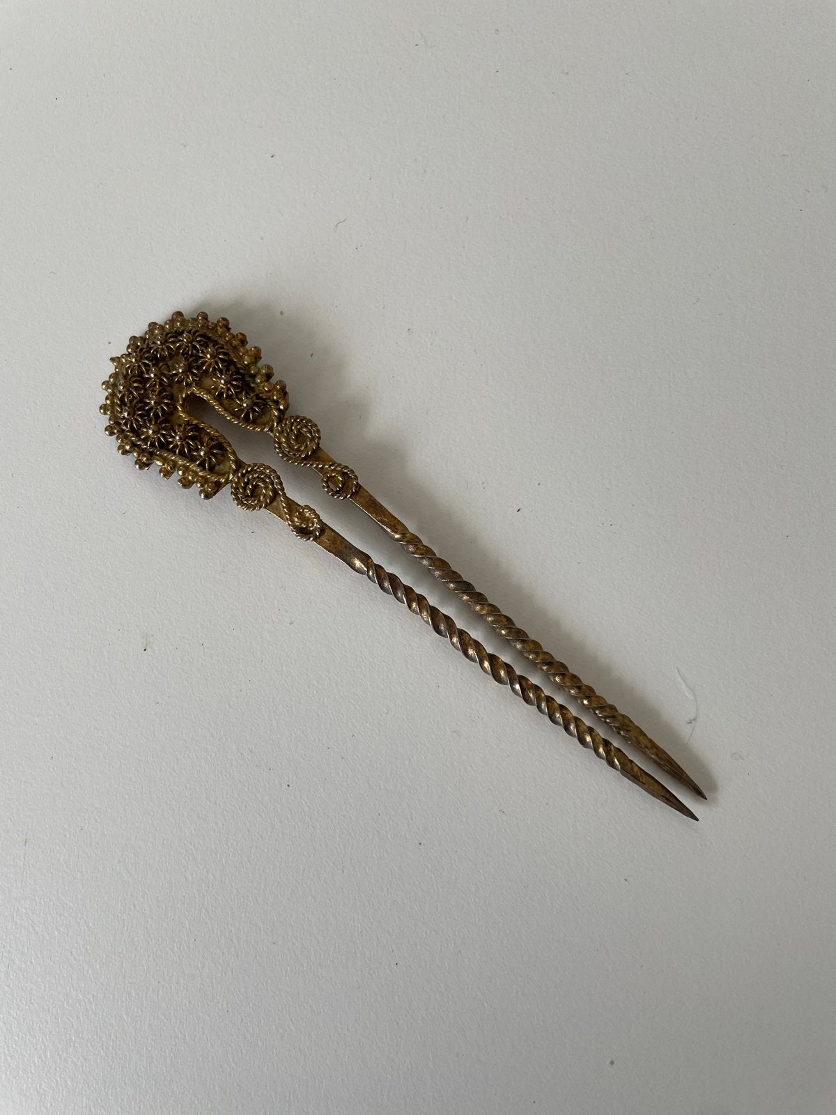 Vintage Gouden Haarspeld met Filigraan Decoratie, Sieraden, Tassen en Uiterlijk, Antieke sieraden, Verzenden, Goud, Overige typen