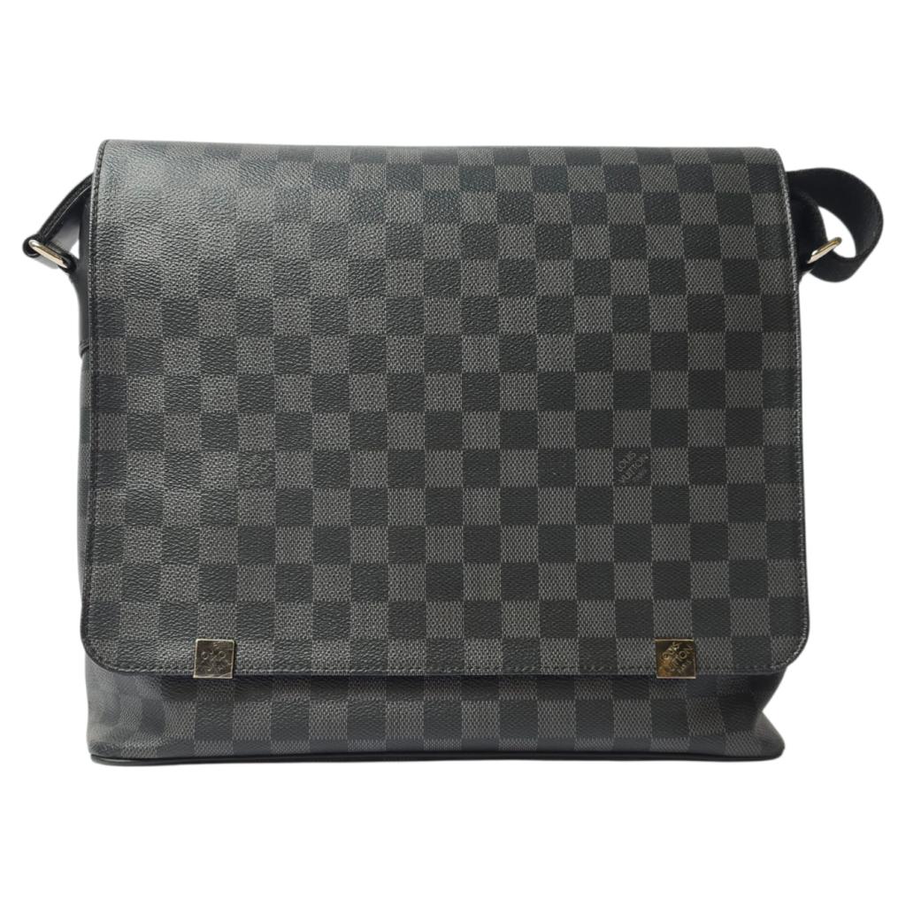 Louis Vuitton District PM Messenger Damier 2019, Louis Vuitton, Gebruikt, Support@louisvuitton.com, 2 Rue du Pont Neuf
75001 Paris
France