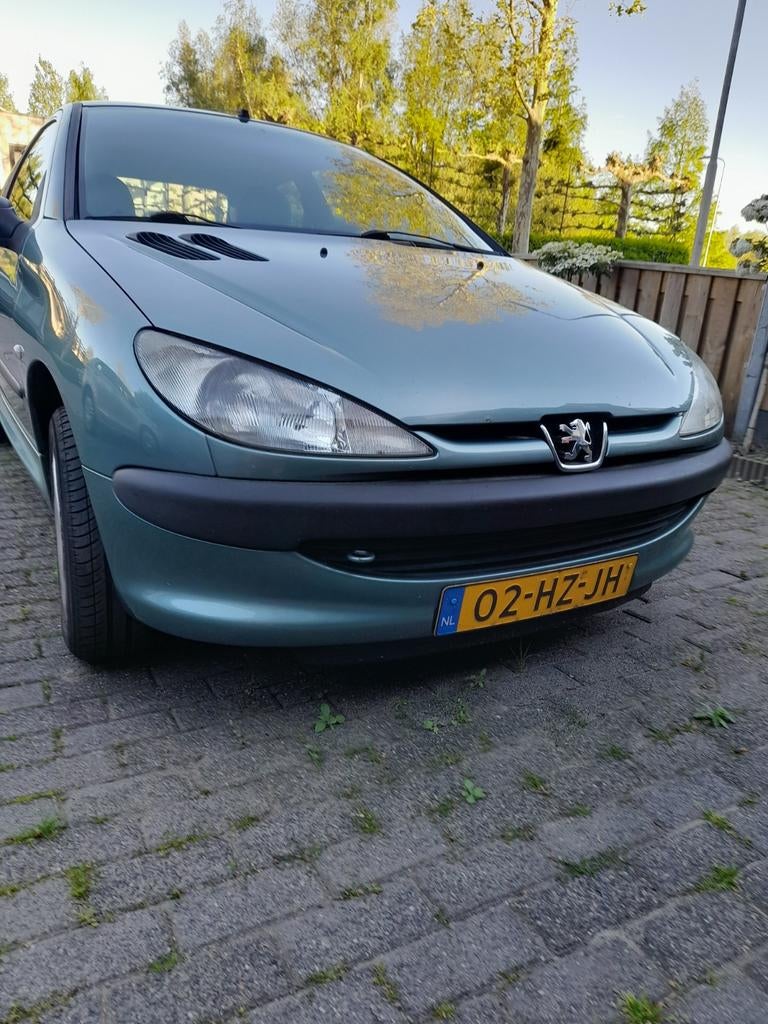 Peugeot 206 1.1 XR 3D 2002 Groen, Auto's, Voorwielaandrijving, 31 €/maand, 4 cilinders, Origineel Nederlands