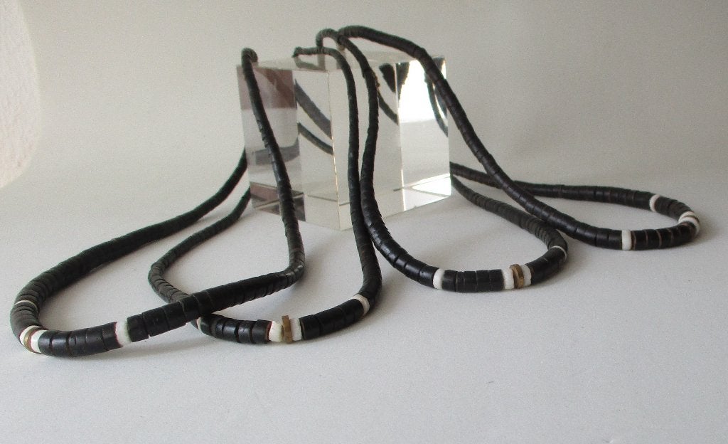 Kett. KT09:Mooie Zwarte Schelp ketting-41+43cm. met Wit, Verzenden, Nieuw, Zwart, Overige materialen