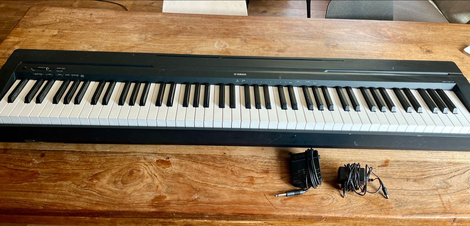 Yamaha P-35 Digitale Piano met standaard en adapter, Ophalen, Zwart, Digitaal, Zo goed als nieuw