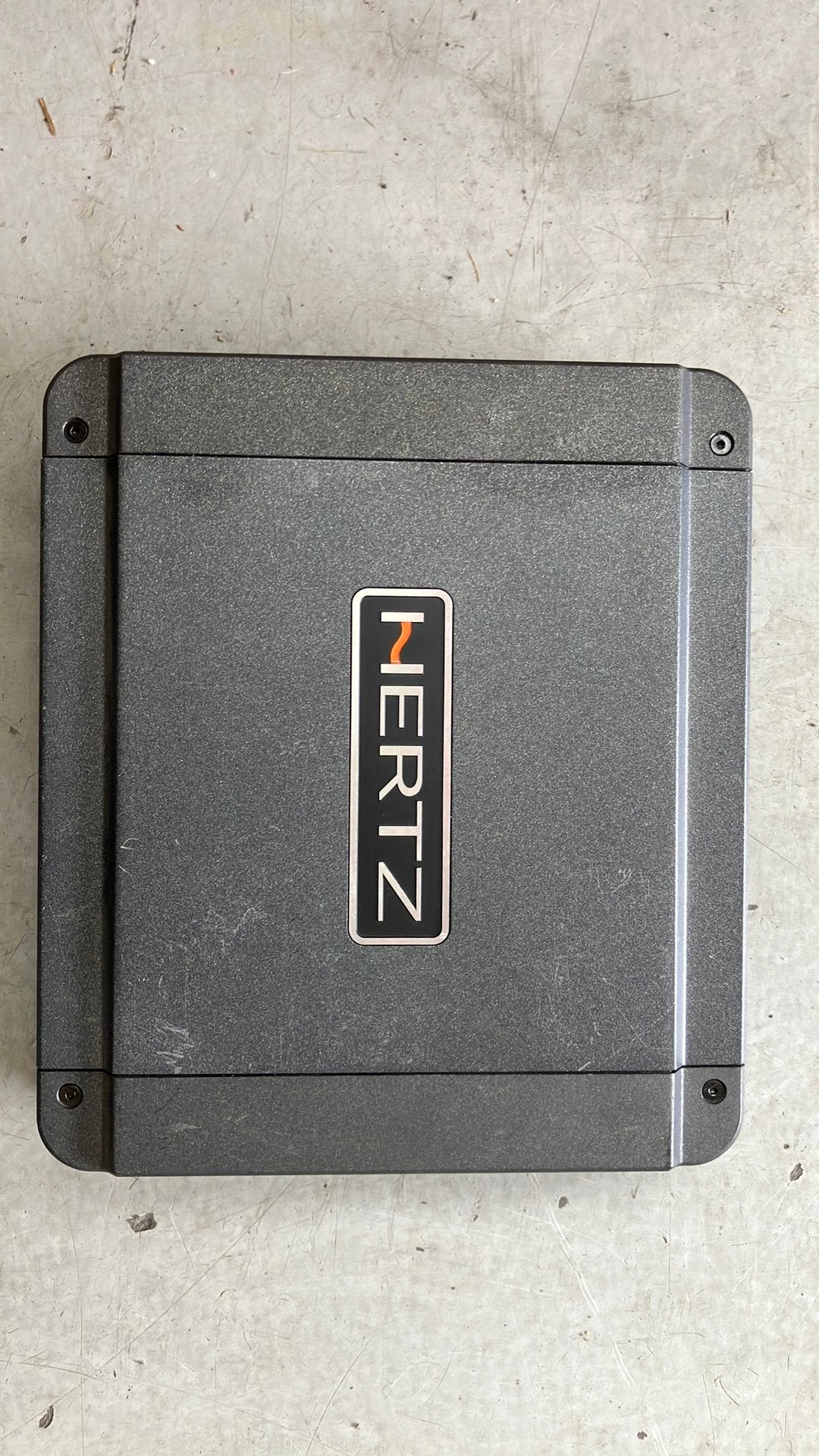 Hertz hcp2 versterker, Auto diversen, Autospeakers, Ophalen of Verzenden, Zo goed als nieuw