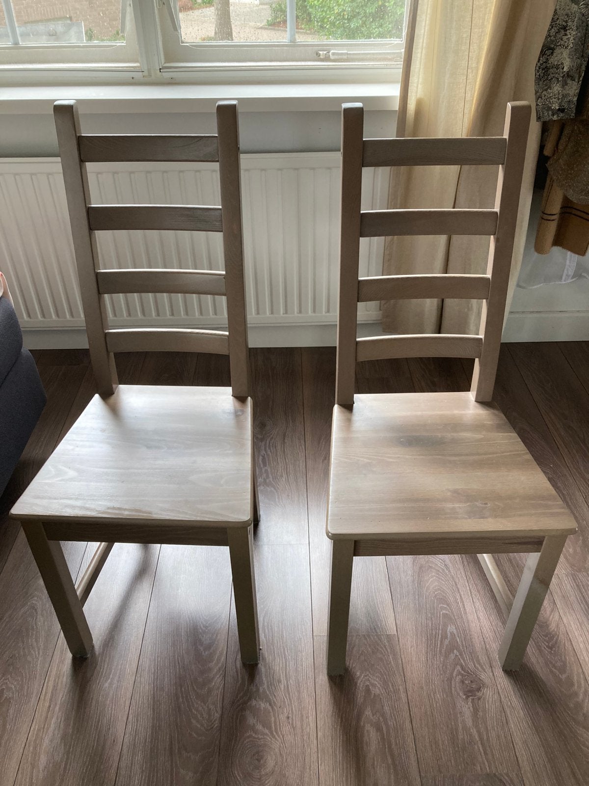 2 houten stoeltjes, Ophalen, Twee, Bruin, Zo goed als nieuw
