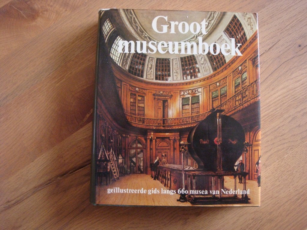 Groot museumboek - overzicht van 660 musea in Nederland, Ophalen of Verzenden, Zo goed als nieuw