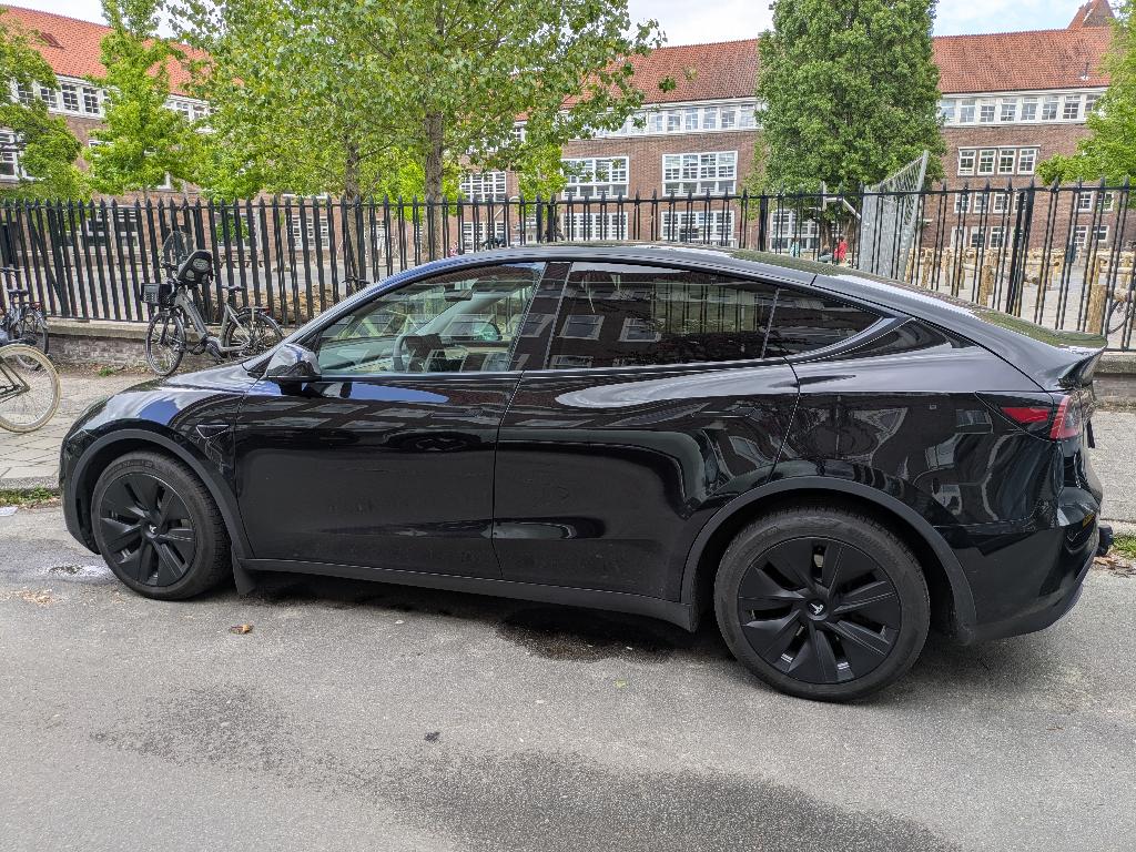 Tesla Model Y Long Range (2022), Automaat, Elektrisch, Vierwielaandrijving, 1954 kg