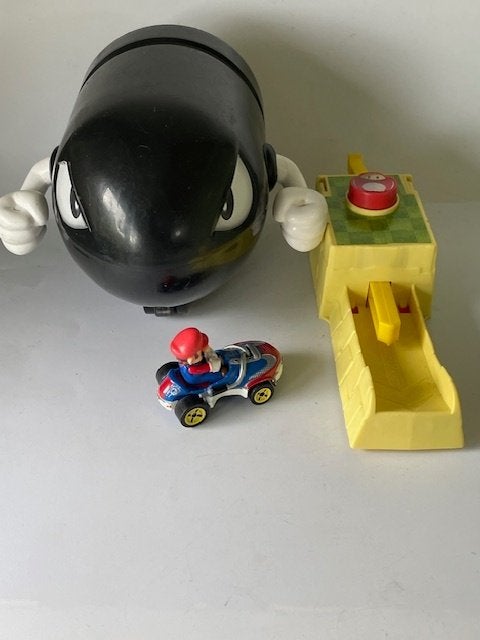 Hot Wheels Mario Kart. Sneeker Diecast Car. Bullet Bill., Ophalen, Zo goed als nieuw