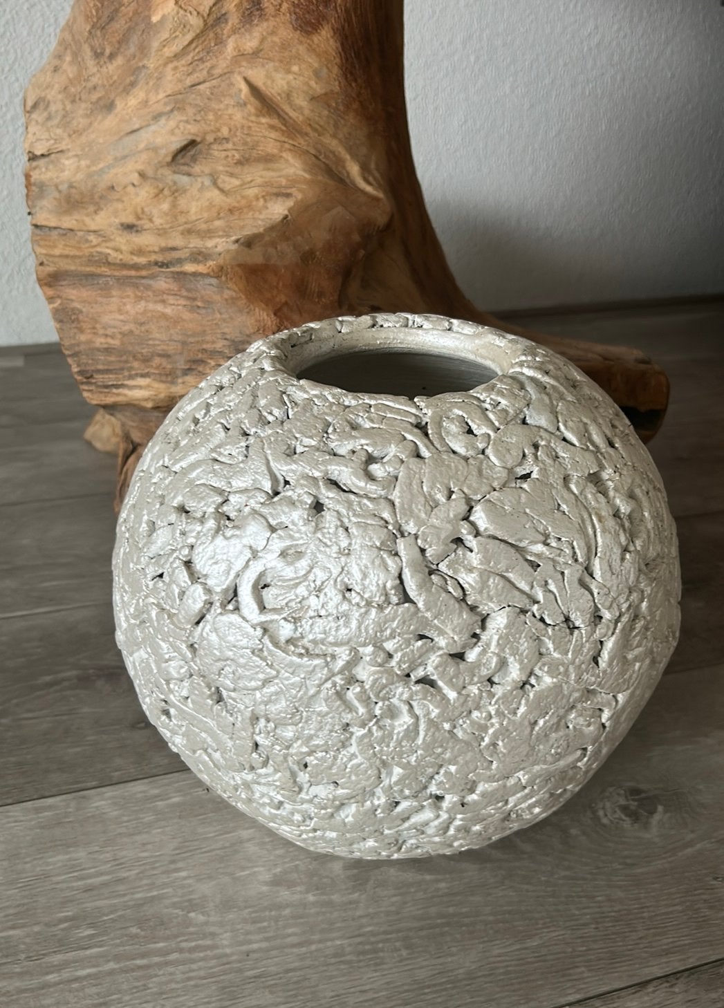 Vintage vaas in wit chamotte aardewerk off-white, Ophalen of Verzenden, Zo goed als nieuw, Wit