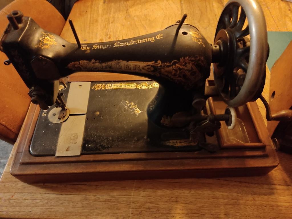 Antieke Singer Naaimachine met Houten Koffer, Ophalen