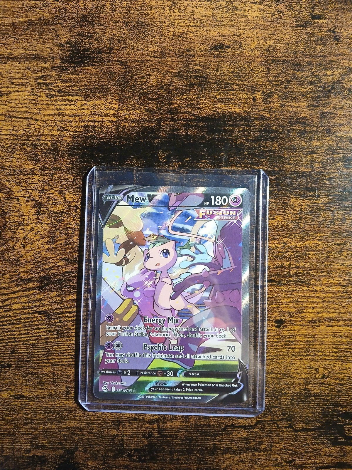 Mew V Full Art Fusion Strike Pokémon Kaart, Ophalen of Verzenden, Zo goed als nieuw, Losse kaart