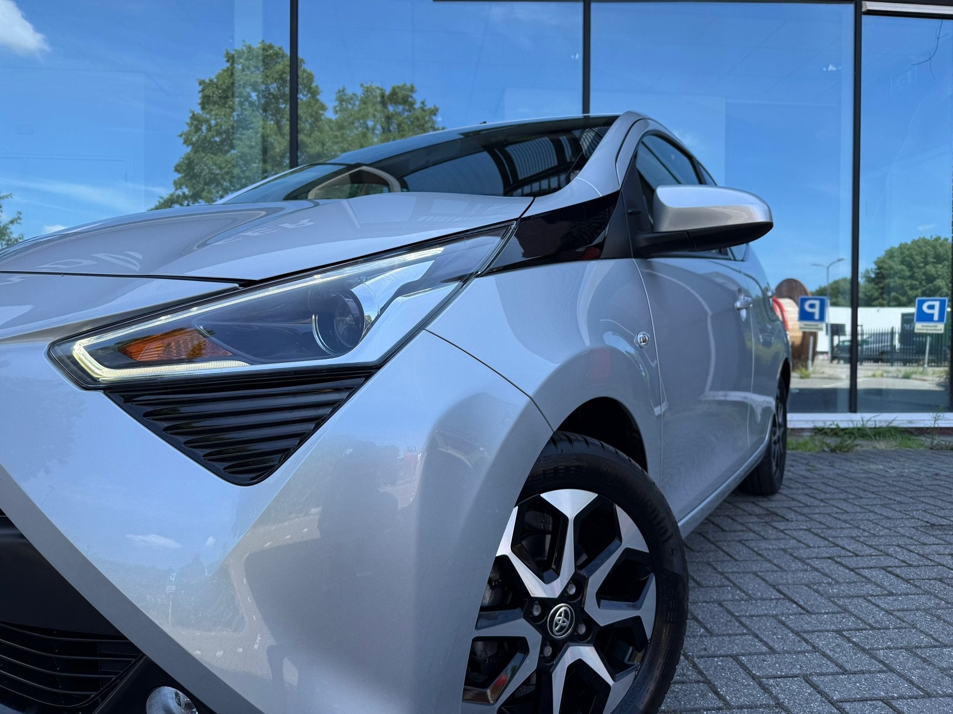 Toyota Aygo 1.0 VVT-i x-joy - Automaat - Climate - Trekhaak, Stof, Gebruikt, 4 stoelen, Automatische klimaatregeling