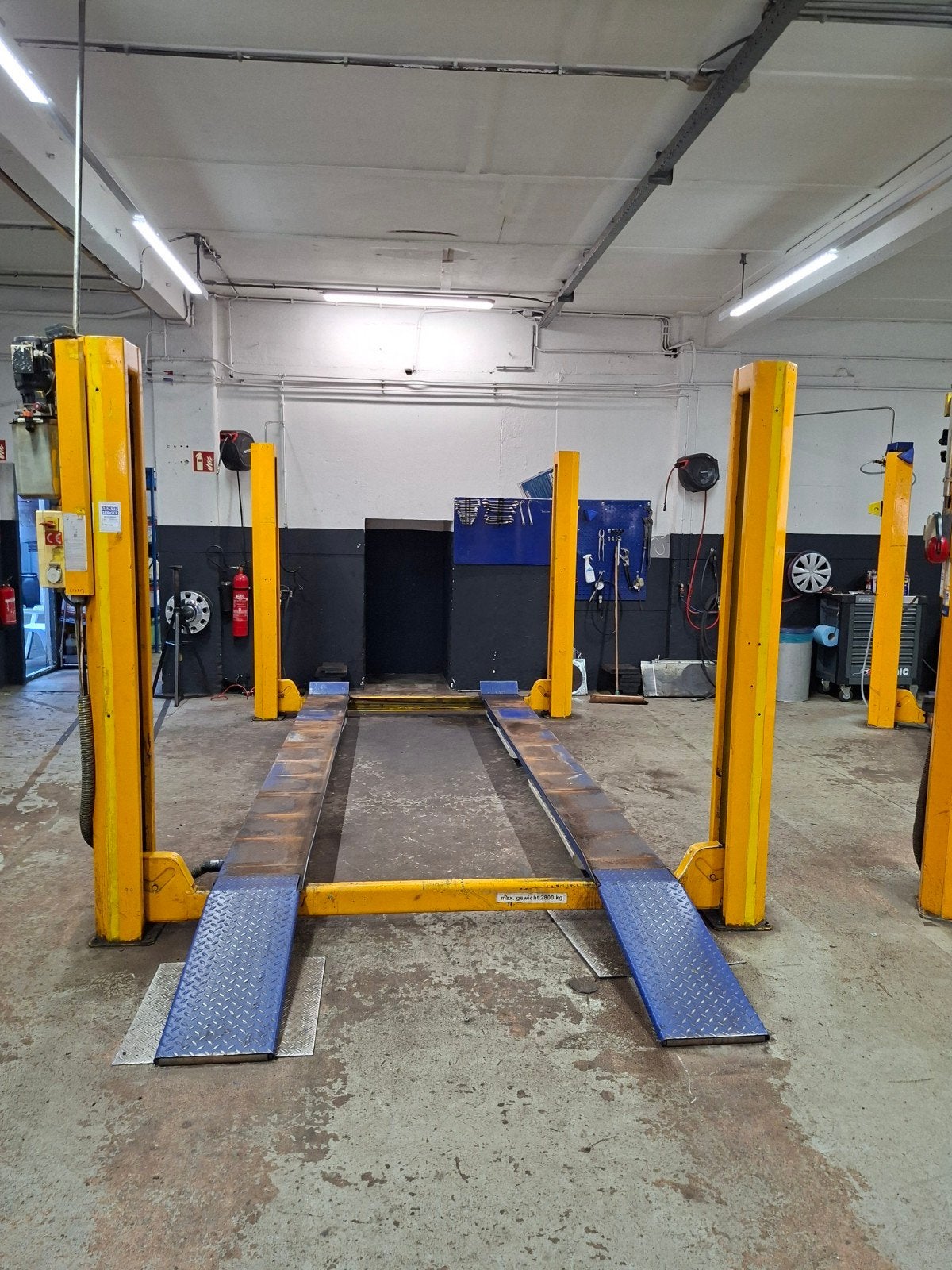 Hefbrug 4 koloms Koni 2800 kg rai apk brug parkeer lift, Ophalen