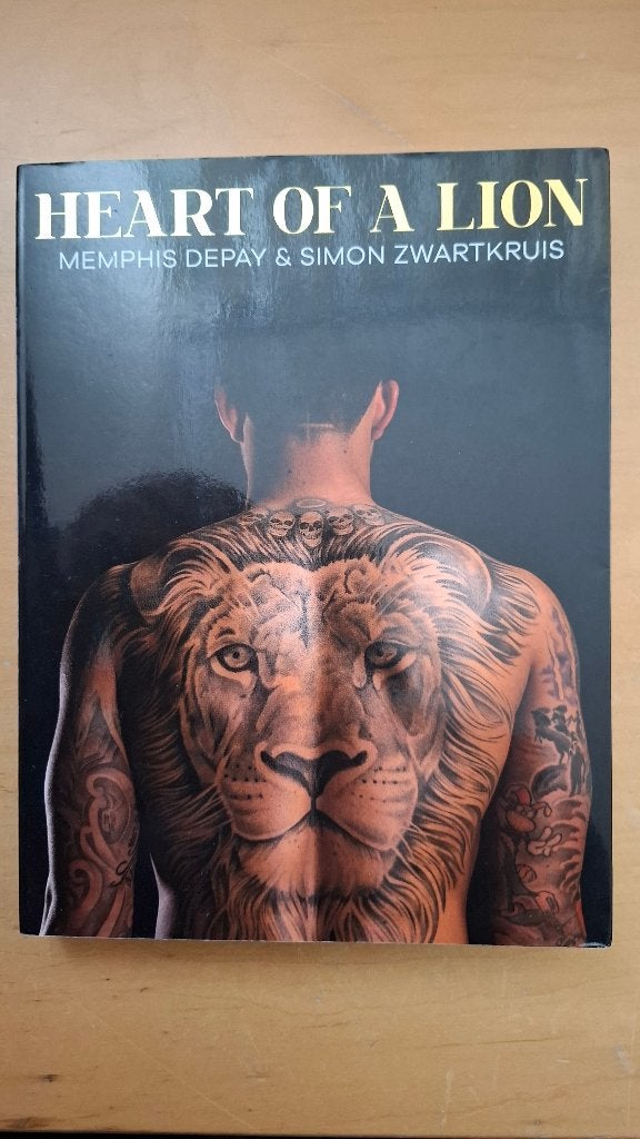 Heart of a lion Auteur: Memphis Depay, Ophalen of Verzenden, Zo goed als nieuw, Sport