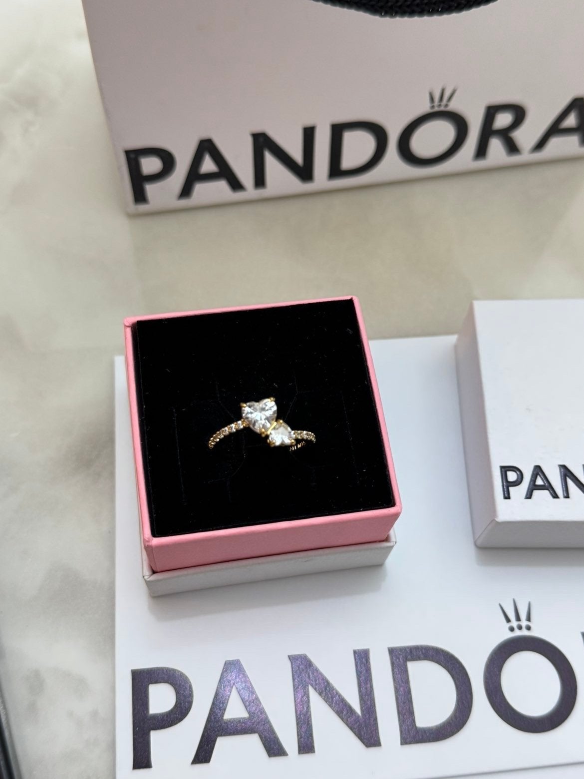Pandora ring met hartjes en kristallen - Nieuw, Met kristal, Overige materialen, Ophalen of Verzenden, Zo goed als nieuw