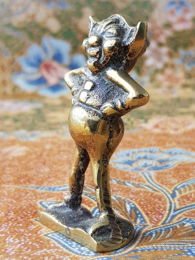Mooi oud koper beeldje uit Engeland van een Pixie 7 cm., Ophalen of Verzenden, Koper