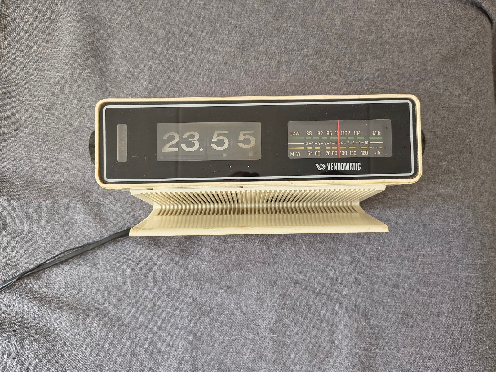 V&D Lamellen vintage klok met wekker en radio uit jaren 70, Ophalen of Verzenden, Gebruikt, Overige onderwerpen