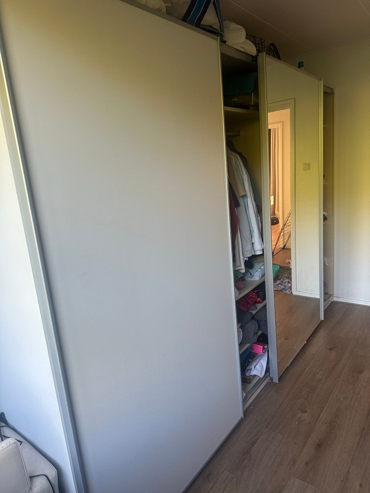 Grote kledingkast met schuifdeuren en spiegel, Ophalen, Gebruikt, 200 cm of meer, 150 tot 200 cm