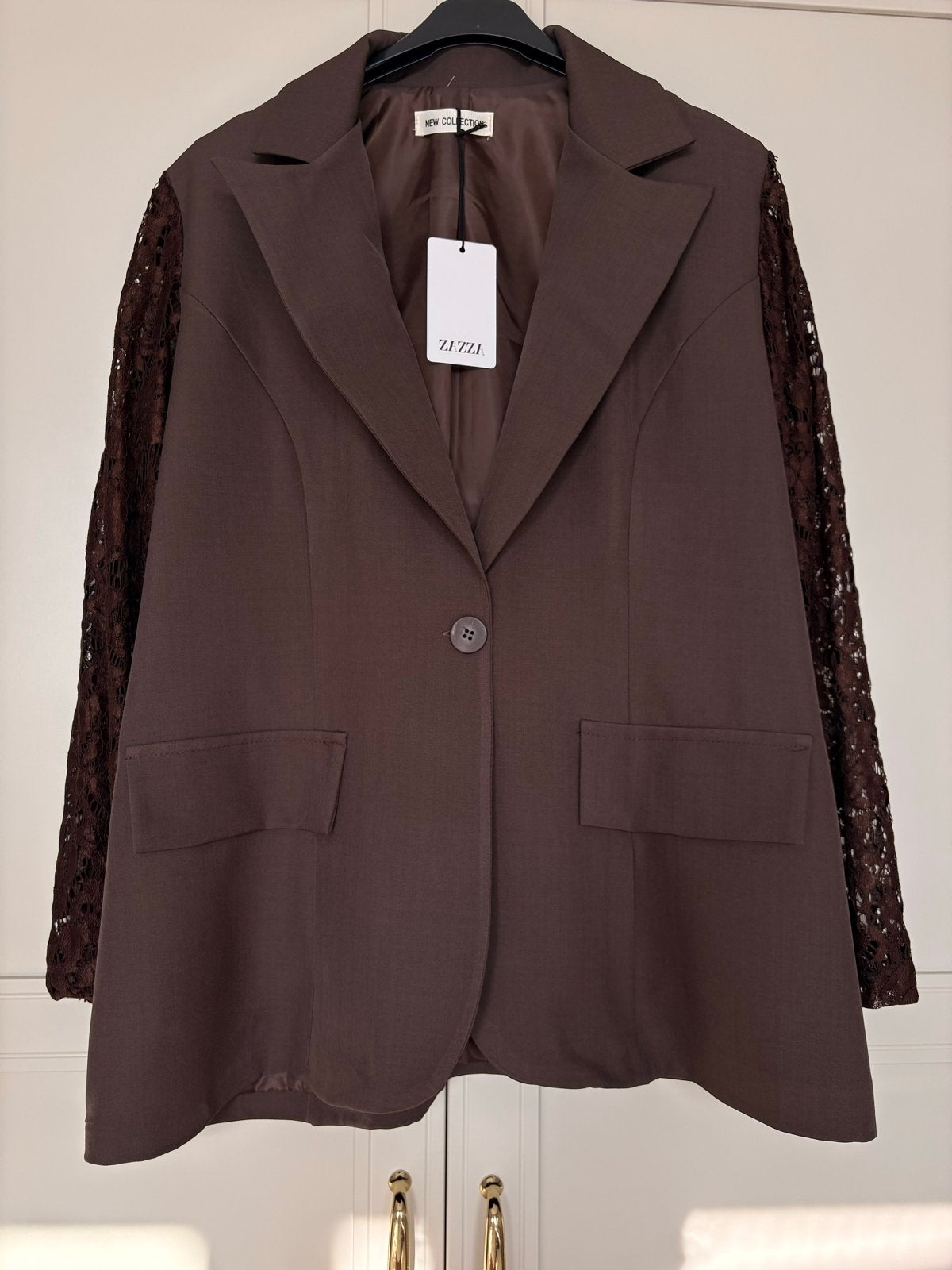 Nieuw Dames Blazer Bruin met Kanten Mouwen - One Size (t/m 4, Bruin, Maat 42/44 (L), Nieuw, Ophalen of Verzenden