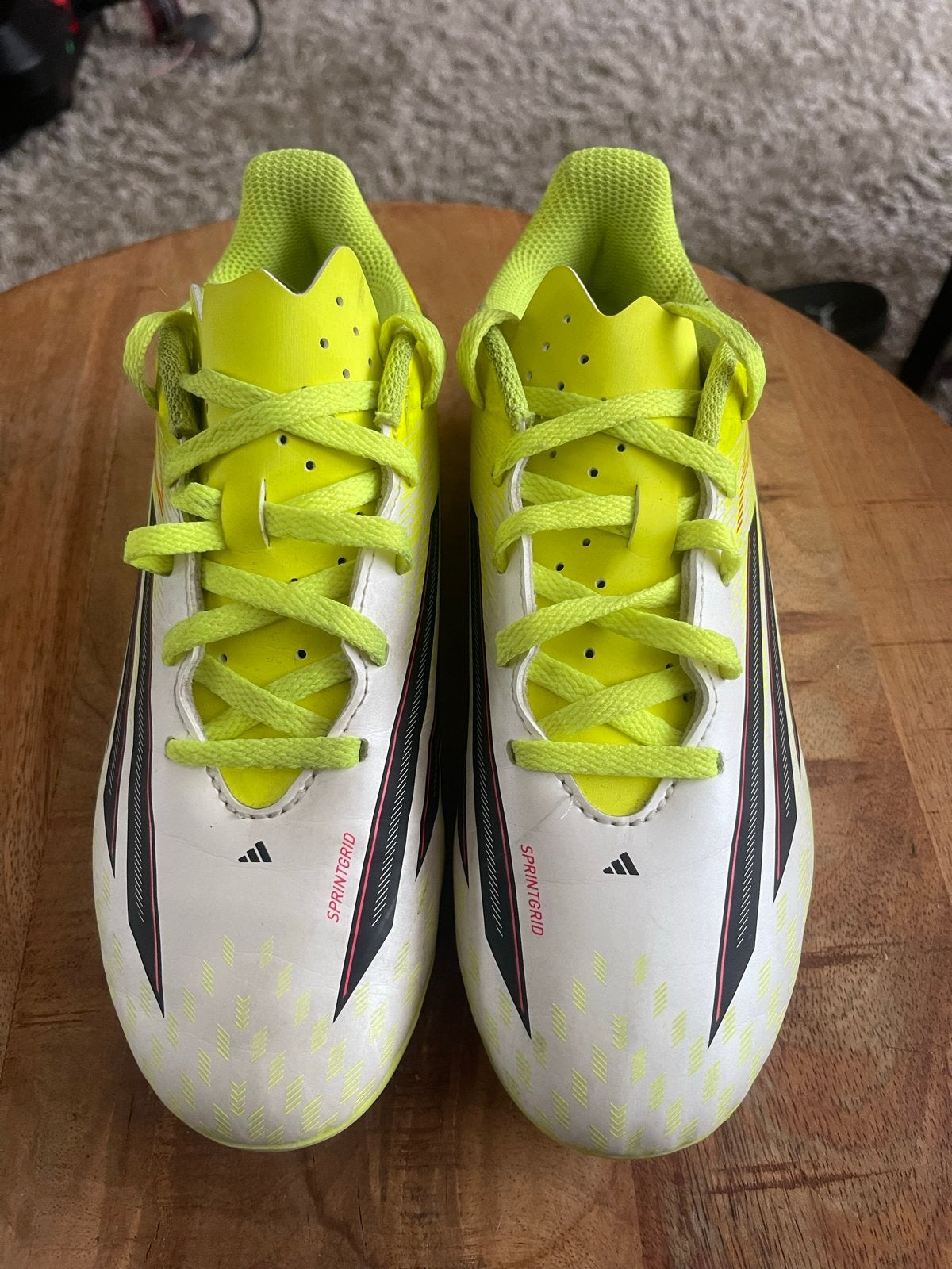 Adidas F50 voetbalschoenen – maat 35½ – wit/neongeel, Maat XS of kleiner, Ophalen of Verzenden, Zo goed als nieuw, Schoenen