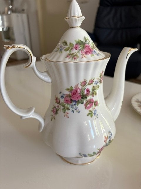 Royal Albert Moss Rose 6 persoons gebakservies / theeservies, Verzamelen, Ophalen, Nieuw, Porselein, Compleet servies