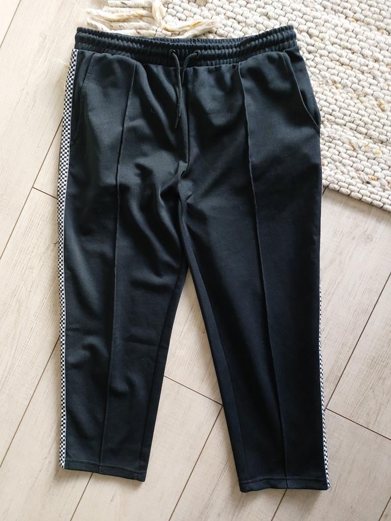 Zwarte jogger met chess streep, maat M, kort model, Kleding | Heren, Broeken en Pantalons, Gedragen, Maat 48/50 (M), Zwart, Ophalen of Verzenden