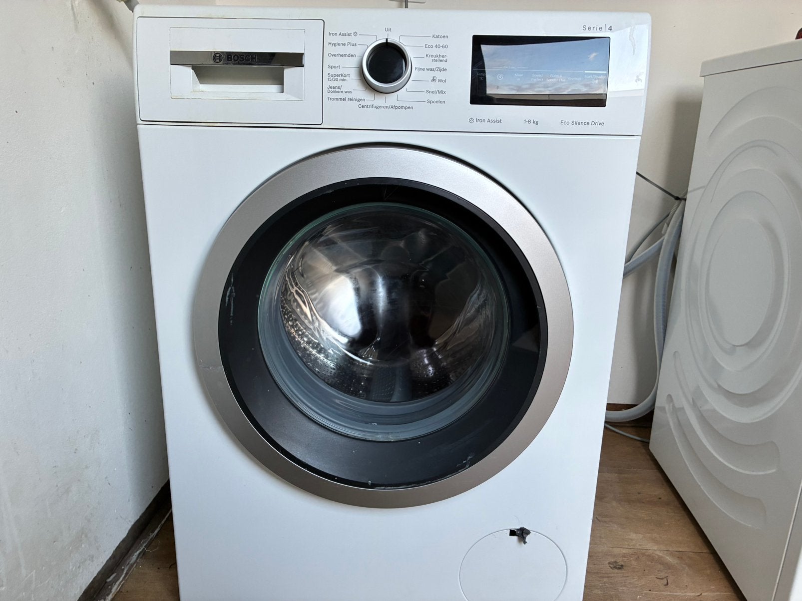 Nieuwste Model Bosch Serie4 IronAssist 8Kg, Bosch, 1200 tot 1600 toeren, 8 tot 10 kg, Ophalen of Verzenden