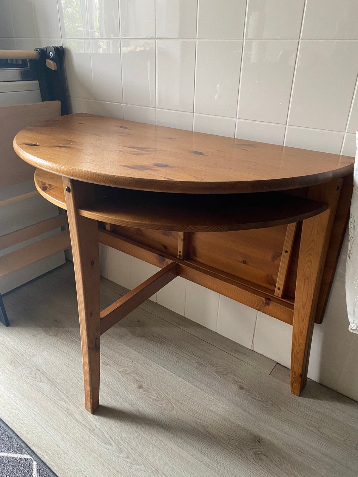 Uitklapbare eettafel, Ophalen