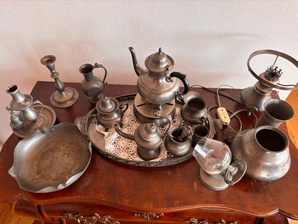 Tinnen dienblad & kan met diverse potjes en artikelen, Antiek en Kunst, Ophalen