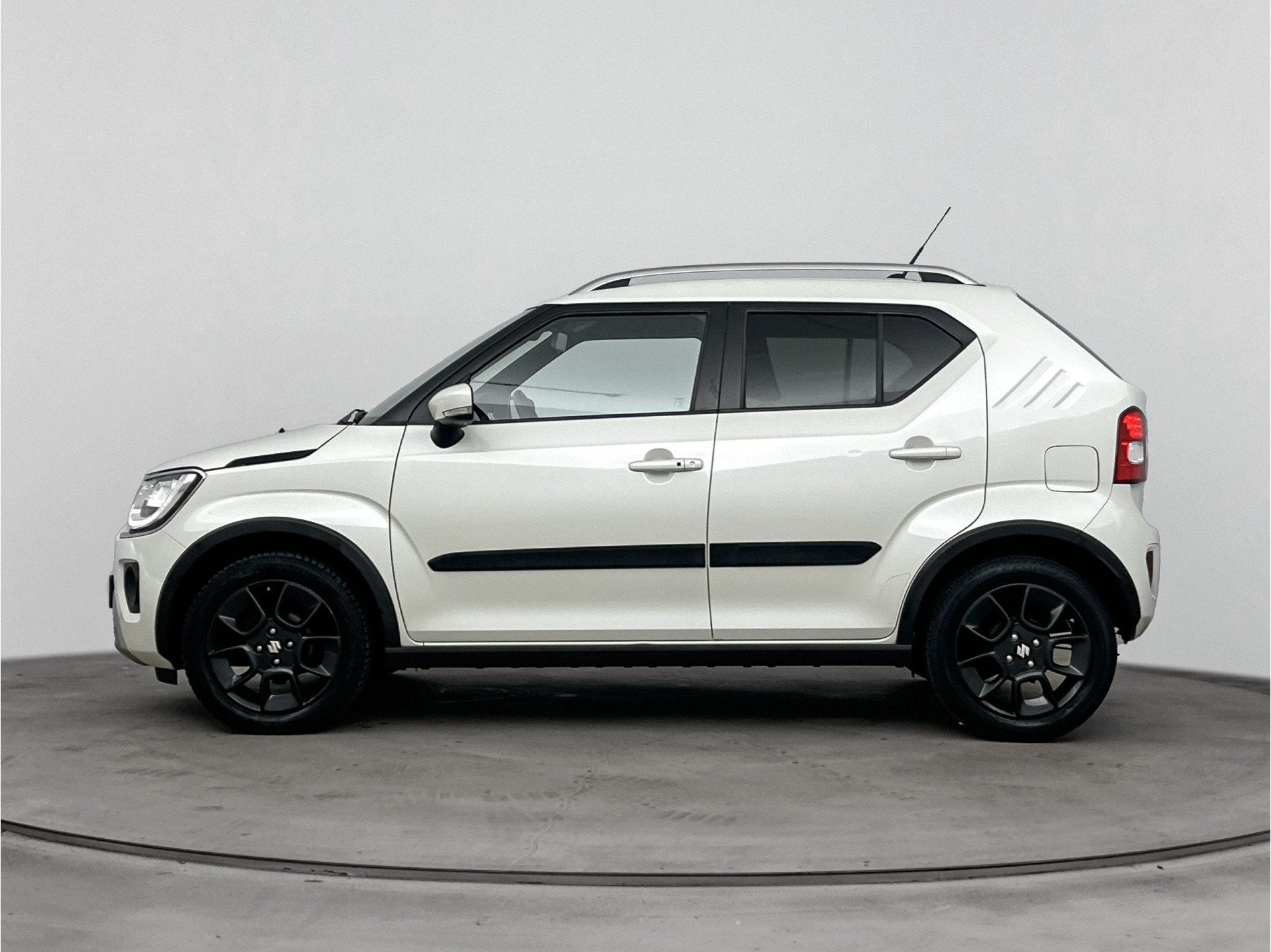 Suzuki Ignis 1.2 Smart Hybrid Style | Stoelverwarming | Navi, Voorwielaandrijving, Stof, Gebruikt, 4 cilinders